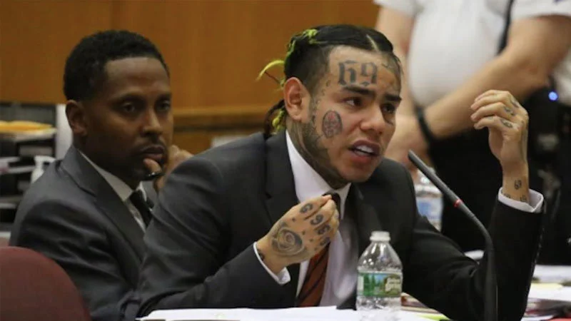 6Ix9Ine Snitch — Courtroom photograph of Daniel 'Tekashi 6ix9ine' Hernandez during his federal testimony against Nine Trey Bloods gang members, the inspiration