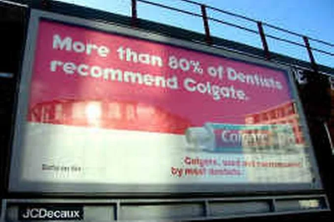 9 Out Of 10 Dentists — More than 80% of Dentis recommend Colgate. Cuigets ee t yma |JCDecaux