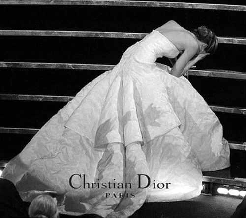 Academy Awards — Jennifer Lawrence fallen on the Oscar stairs in a white Dior gown, Christian Dior Paris caption