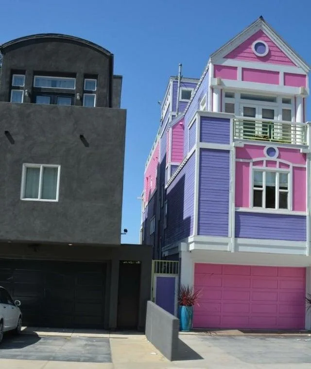 Black and Pink Meme Houses — Side view of dark gray and pink Victorian beach houses