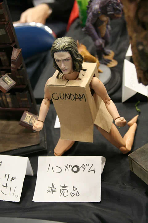 Custom action figure of cardboard box Gundam cosplayer with Japanese Hako Gundam label