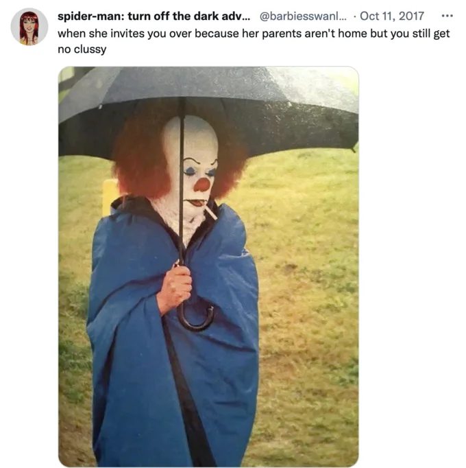 Tweet with 1990 Pennywise clown holding an umbrella, joking about not getting 'clussy'