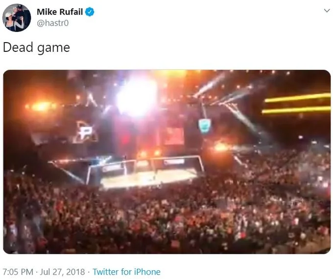 Tweet by Mike Rufail saying 'Dead game' over packed esports arena photo