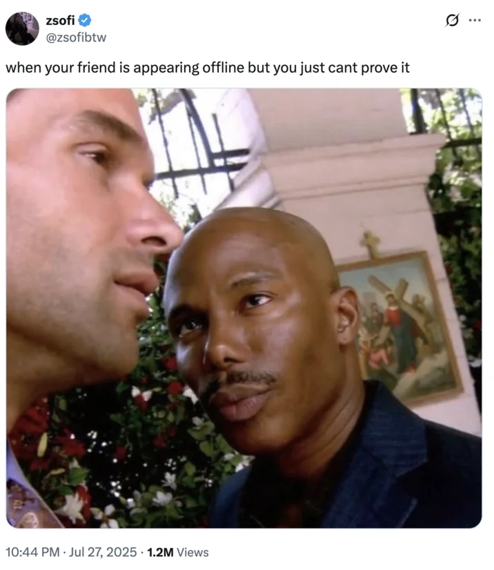 Doakes Looking at Guerrero — Twitter screenshot with the Doakes meme and a caption about suspecting a friend is appearing offline on social apps.
