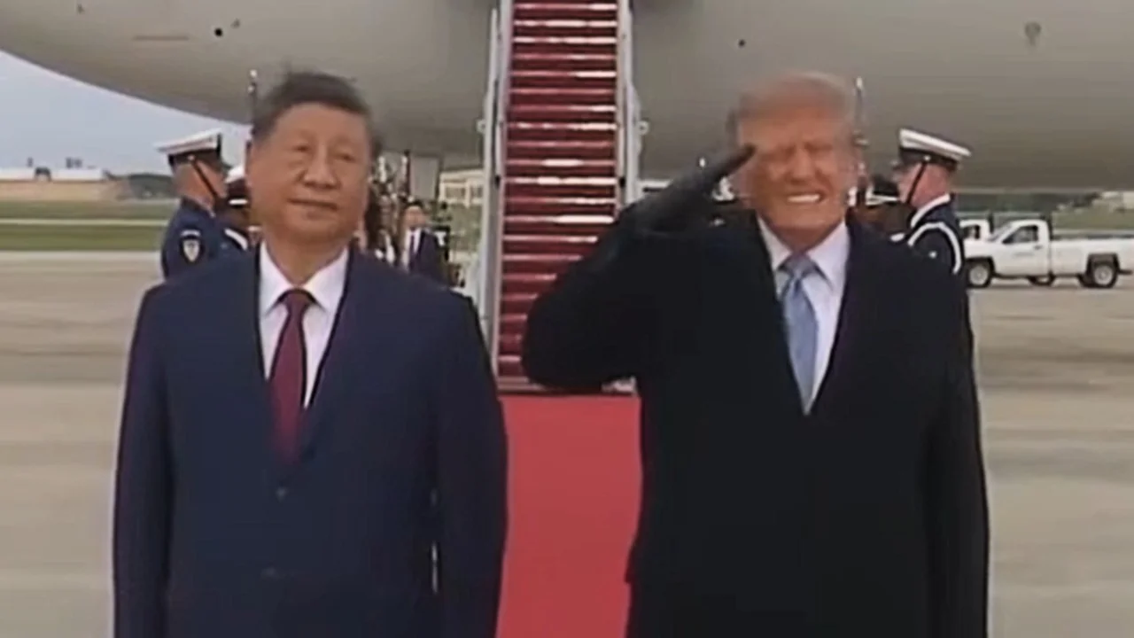Donald Trump Flinches Beside Xi Jinping Explained