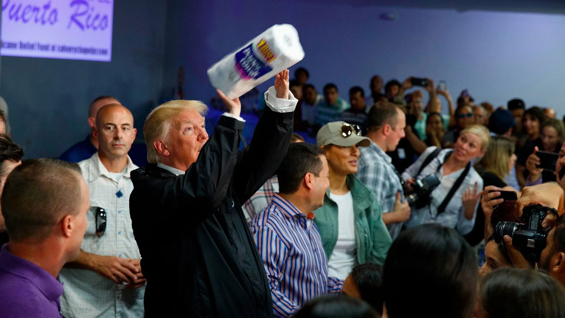 Donald Trumps Paper Towel Toss — Donald Trump throwing a roll of paper towels into a crowd at Calvary Chapel in Puerto Rico