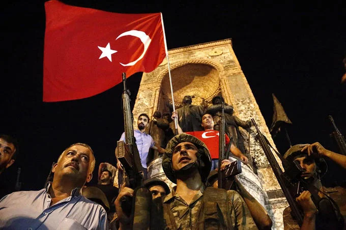 Erdogan — Civilians and soldiers gathered at Taksim Square during the 2016 Turkish coup attempt