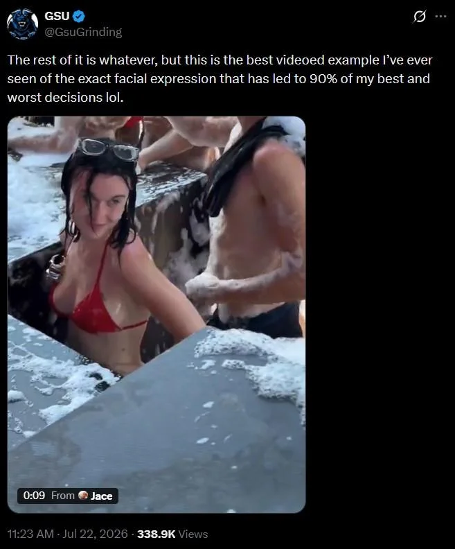 Foam Party Girl Aoradj Look And Bounce Video