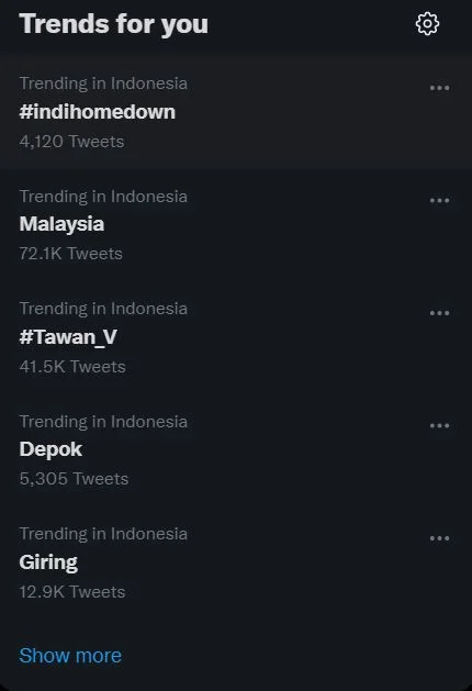 IndiHome Paket Phoenix — Twitter trending sidebar screenshot showing #indihomedown trending in Indonesia