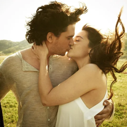 Jonaerys — Kit Harington and Emilia Clarke kissing in a sunlit field