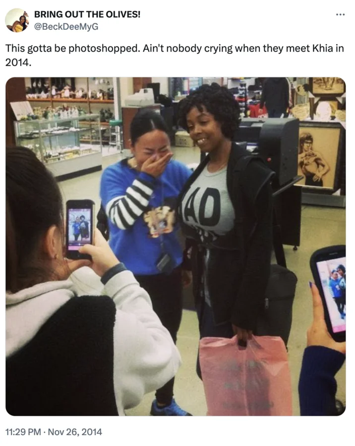 Tweet from @BeckDeeMyG questioning why someone would cry meeting Khia in 2014, with the viral meet-and-greet photo.