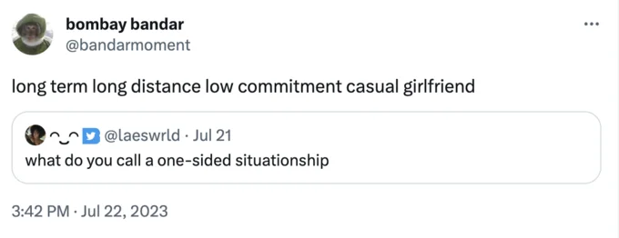 Long Term Long Distance Low Commitment Casual Girlfriend — A Twitter screenshot showing @bandarmoment responding to a question about one-sided situationships
