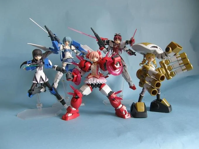 Madoka Titus — All five Madoka Magica girls as Gundam mech-armored figures