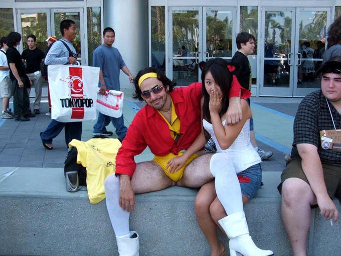 Man-Faye seated with female Faye Valentine cosplayer outside convention center