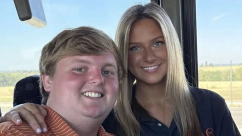 Pudgy Sec Kid And Hot Girl Couple