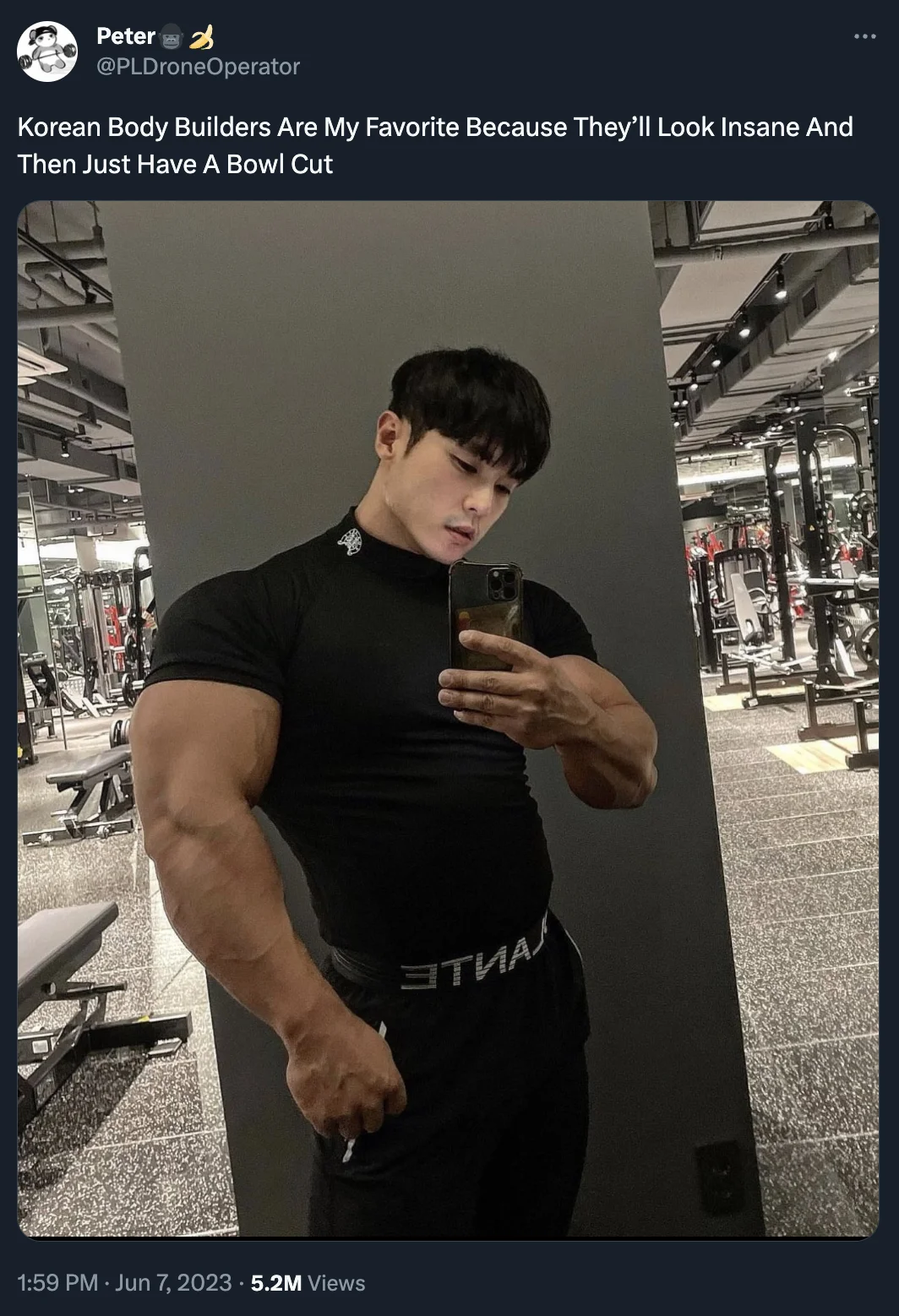 Sleeper Build (Bodybuilding) — Twitter screenshot of a muscular Korean bodybuilder with a bowl cut taking a gym mirror selfie.