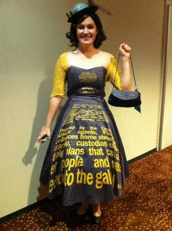 Woman at convention in Star Wars opening crawl dress with matching purse