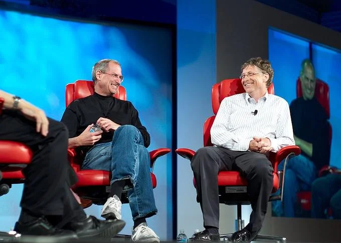 Steve Jobs vs. Bill Gates — Wide shot of Steve Jobs and Bill Gates seated on stage laughing during D5 conference interview