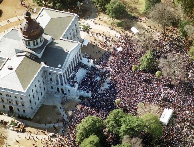 The Confederate Flag Debate — Aerial view of a large crowd gathered at the South Carolina State House for a flag rally