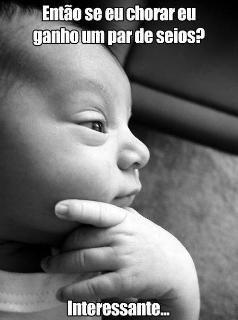 Thinking Baby meme with Portuguese caption about crying to get breastfed