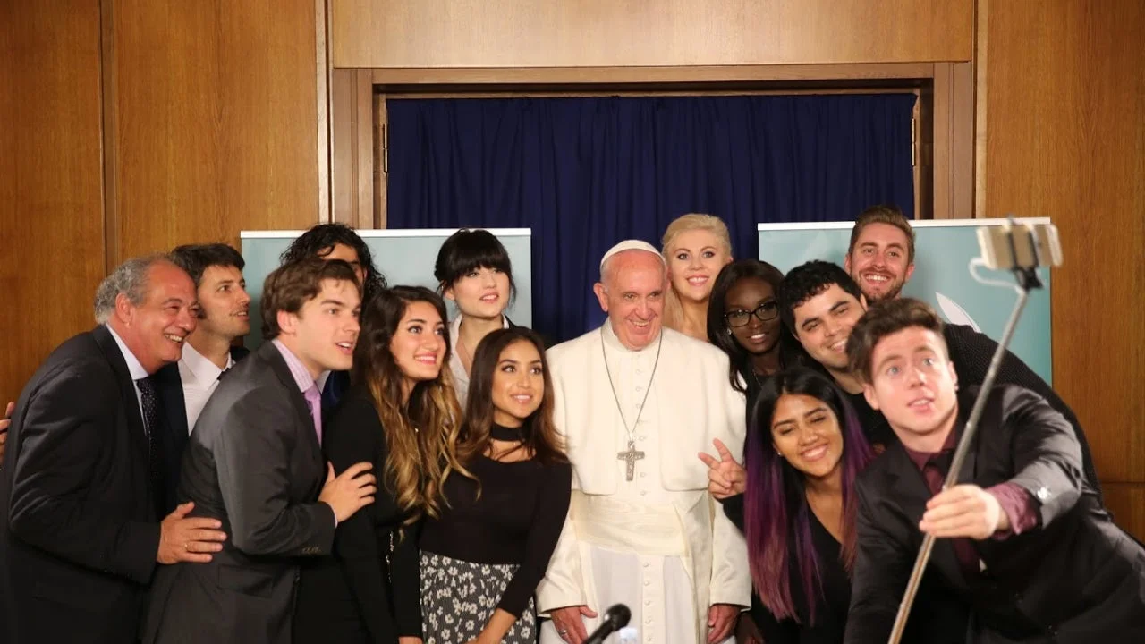 "Why I Gave The Pope Undertale" — Pope Francis posing for a group selfie with a crowd of YouTubers at the Vatican